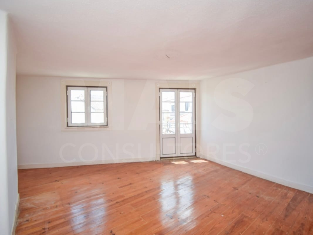 2-bedr. apartment in the heart of Alfama, with river views.